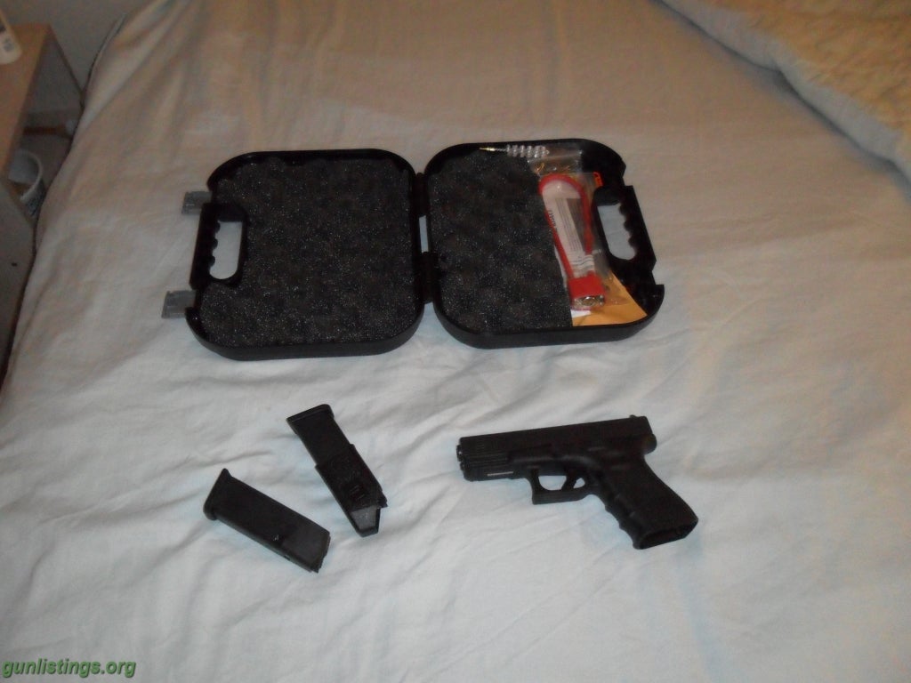 Pistols Glock 19  3rd.gen....2 Clips