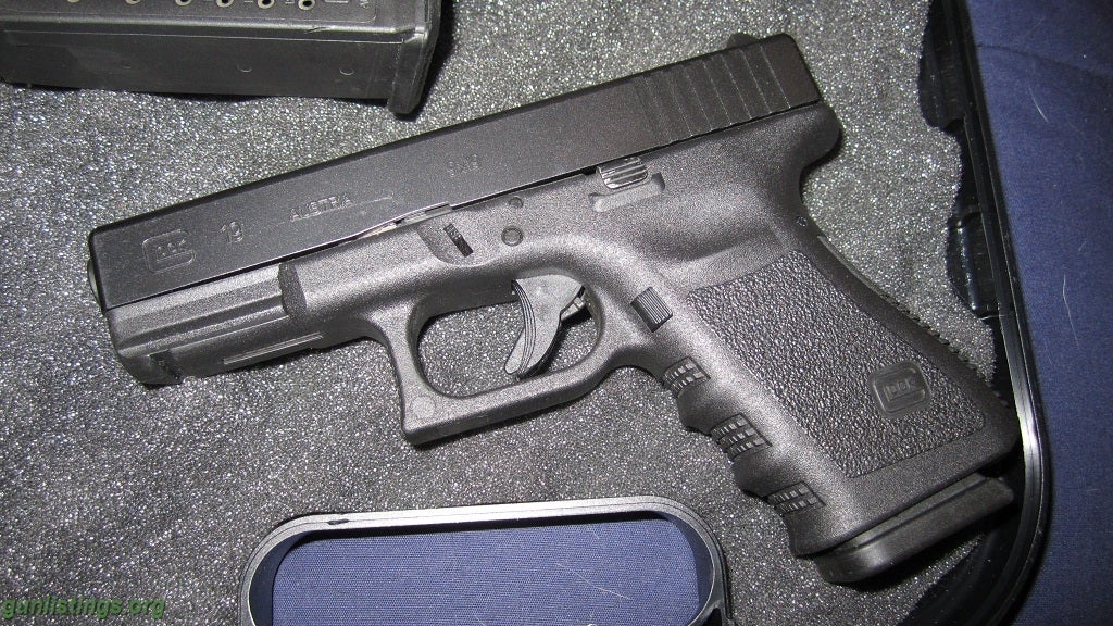 Pistols Glock 19 - 3rd Generation