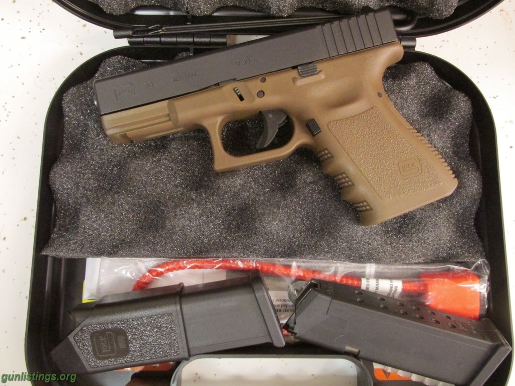 Pistols Glock 19 Gen3, 9mm,Flat Dark Earth,15rd,2 Mags Like New