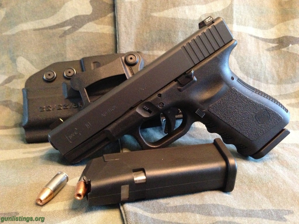 Pistols Glock 19 Gen3 W/Trijicon Night Sights MINT!!