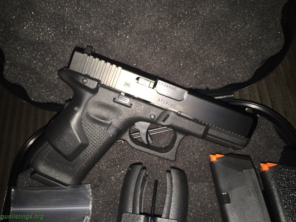 Pistols Glock 19 Gen 5 With Crimson Trace Laser Grips