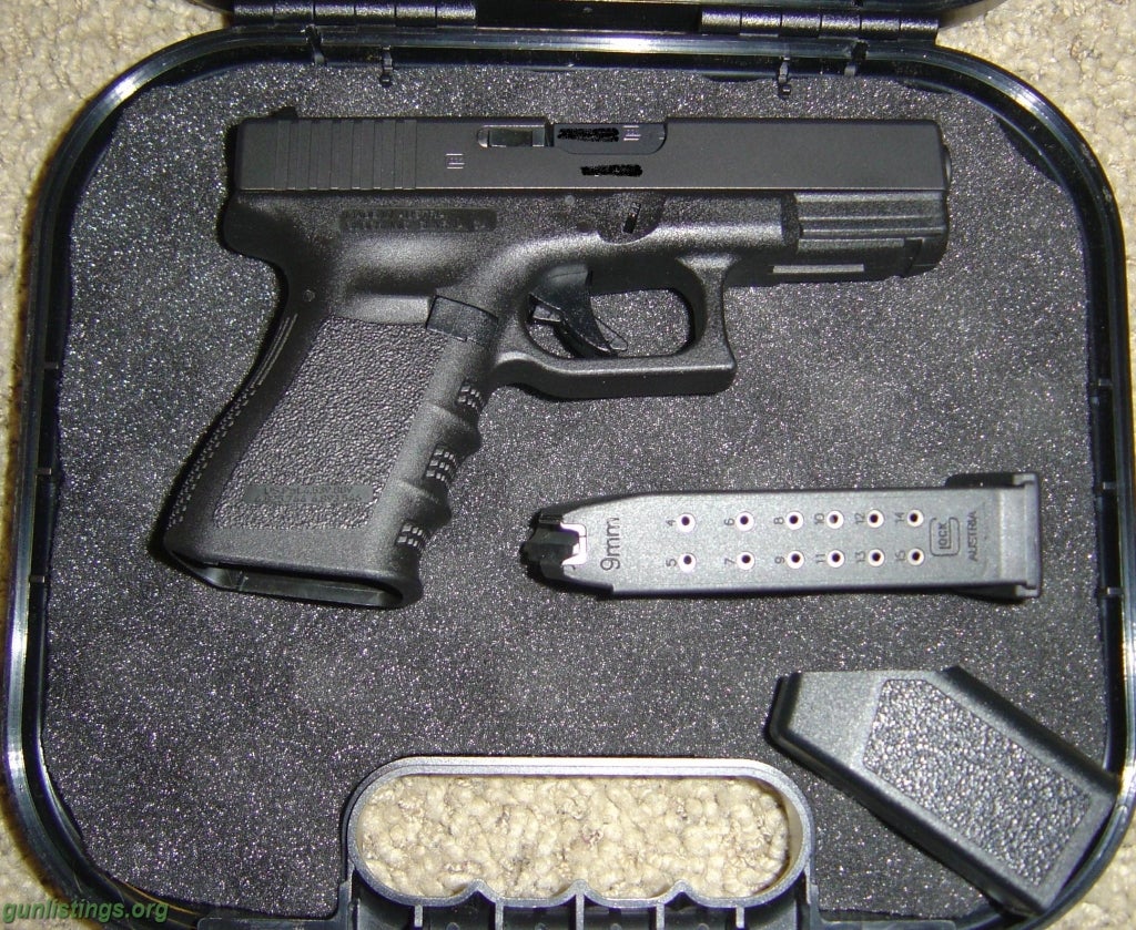 Pistols Glock 19 In Box Like New