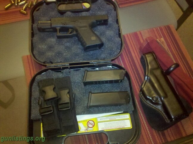 Pistols Glock 19 Package