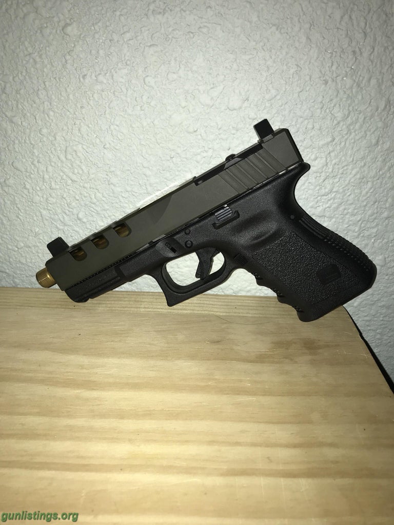 Pistols Glock 19 W/ Upgrades