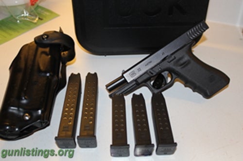 Gunlistings.org - Pistols Glock 22 RTF2 40 Cal. With Extras