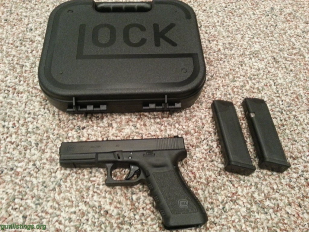 Pistols Glock 22 W/ Mags And Accessories