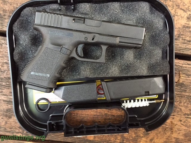 Pistols Glock 23- .40 Cal