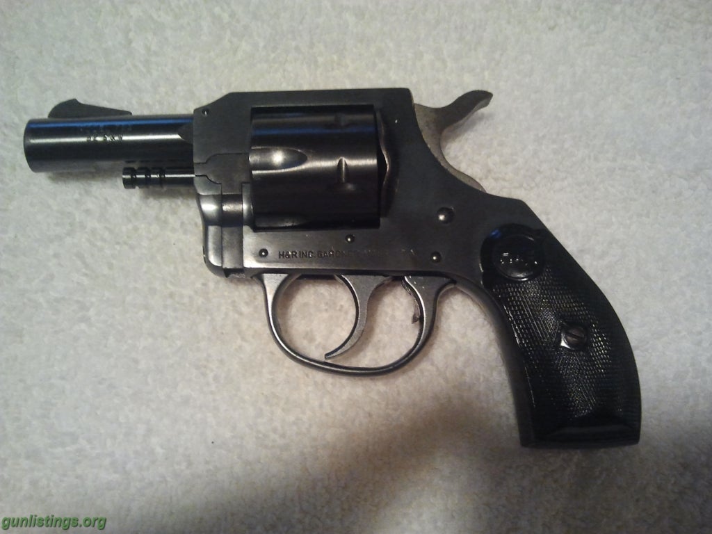 Pistols H&R 732 Revolver 32 S&W