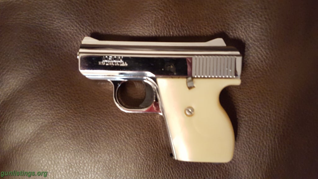 Pistols LORCIN 25 ACP.