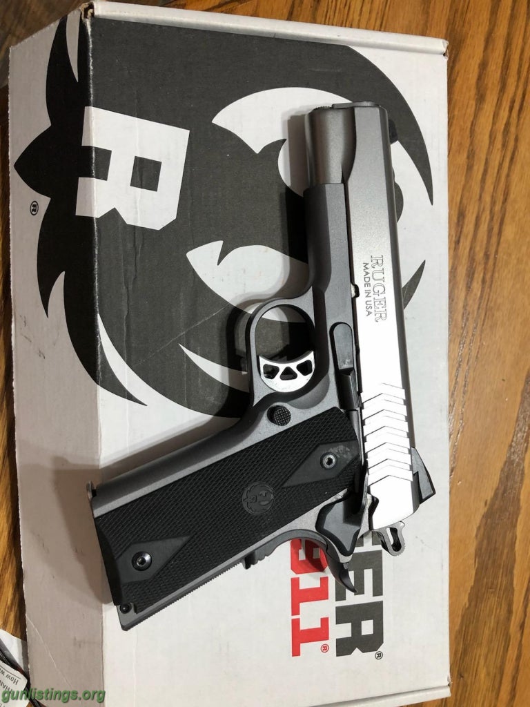 Pistols Ruger SR1911  Lightweight Commander 9mm