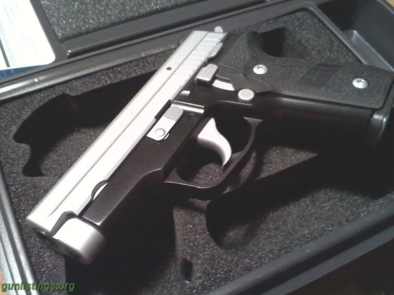 Pistols Sig P229, 40 Cal, Two Tone