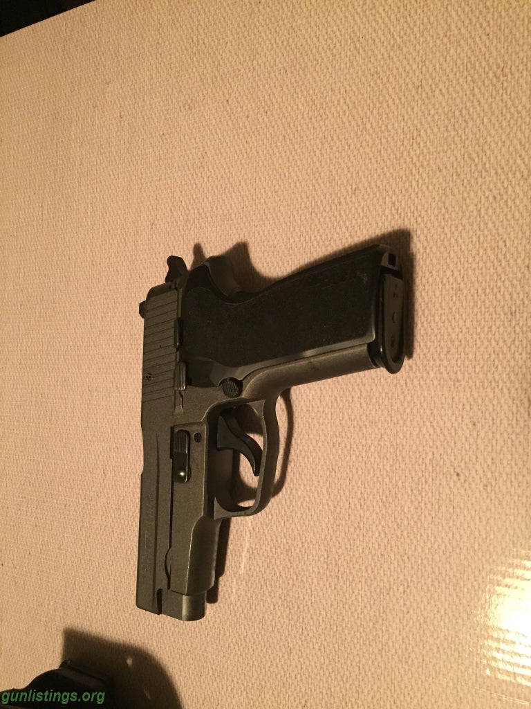 Pistols Sig Sauer 228