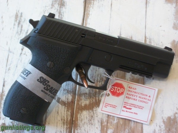 Pistols Sig Sauer P226, 9mm, Night Sights, (New