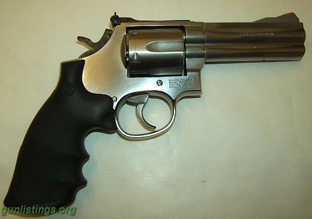 Pistols Smith & Wesson .357