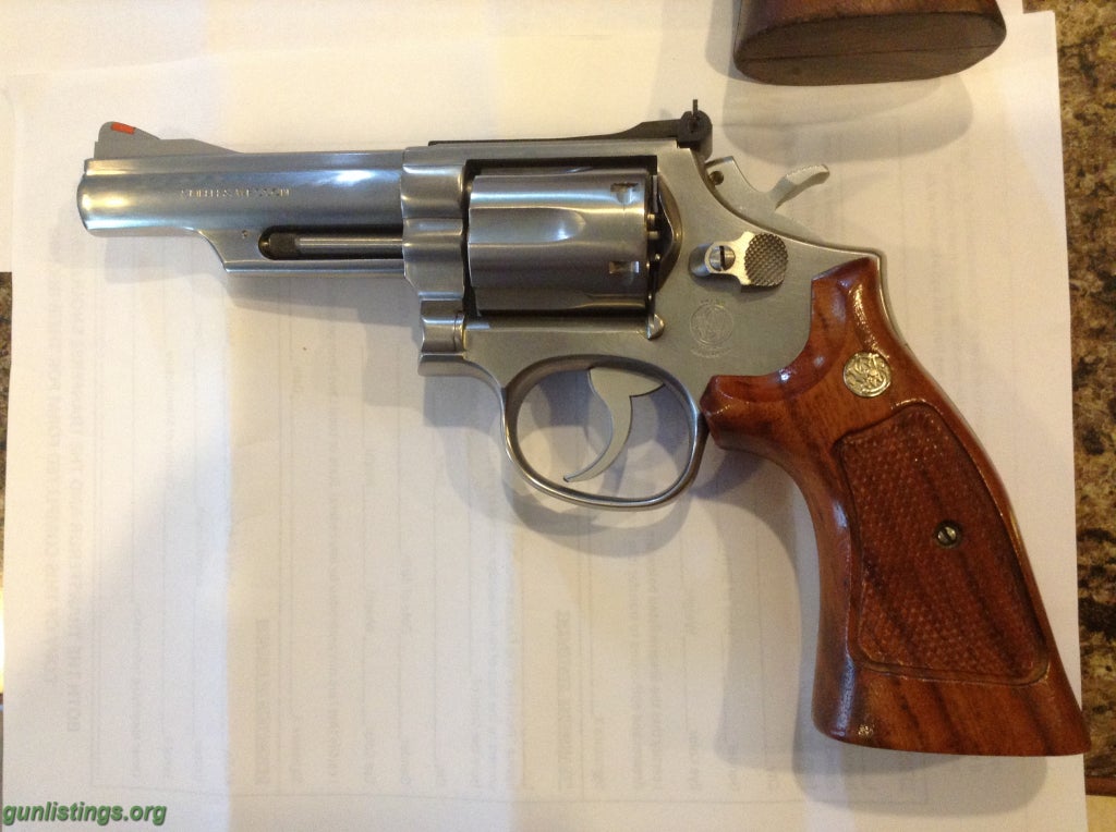 Pistols Smith & Wesson .357 Magnum , Model 66-2