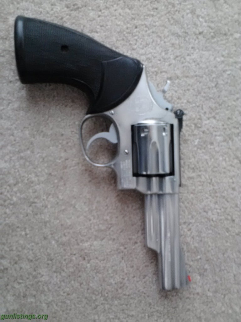 Pistols Smith & Wesson .357 Revolver