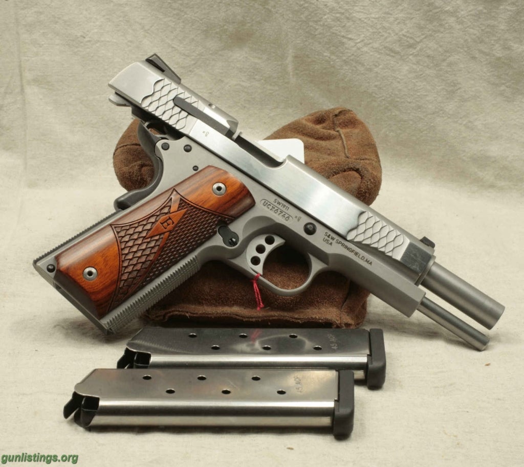 Pistols Smith & Wesson 1911