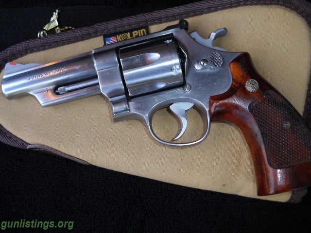 Pistols Smith & Wesson