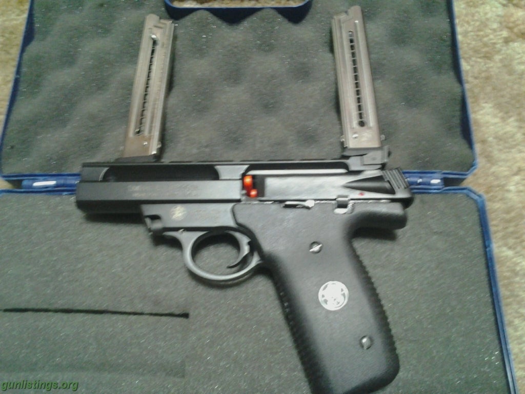 Pistols Smith & Wesson 22a