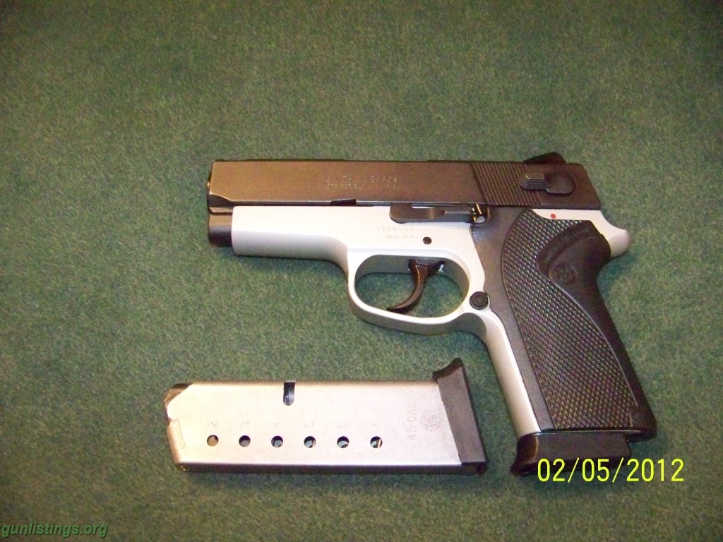 Pistols SMITH & WESSON 45