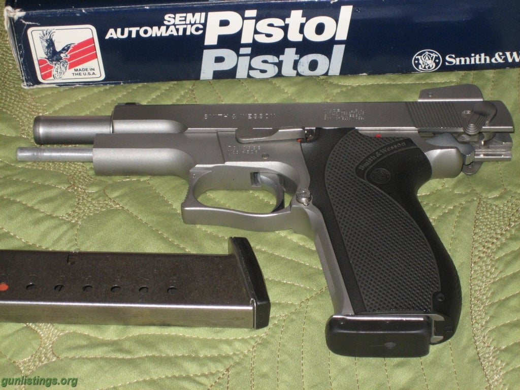 Pistols SMITH & WESSON 45 AUTO