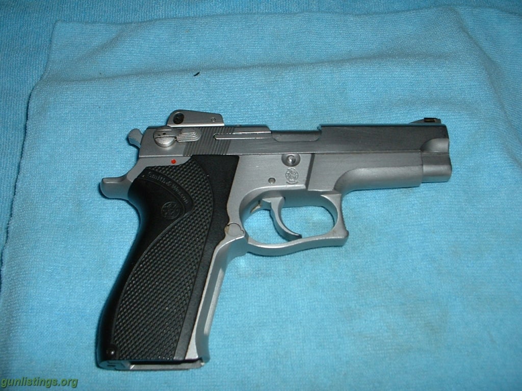 Pistols SMITH & WESSON 5906