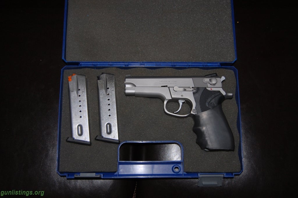 Pistols Smith & Wesson 5906- 9mm