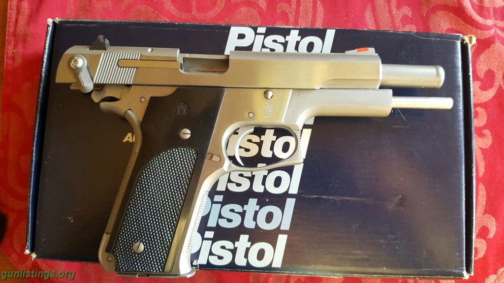 Pistols Smith & Wesson 645