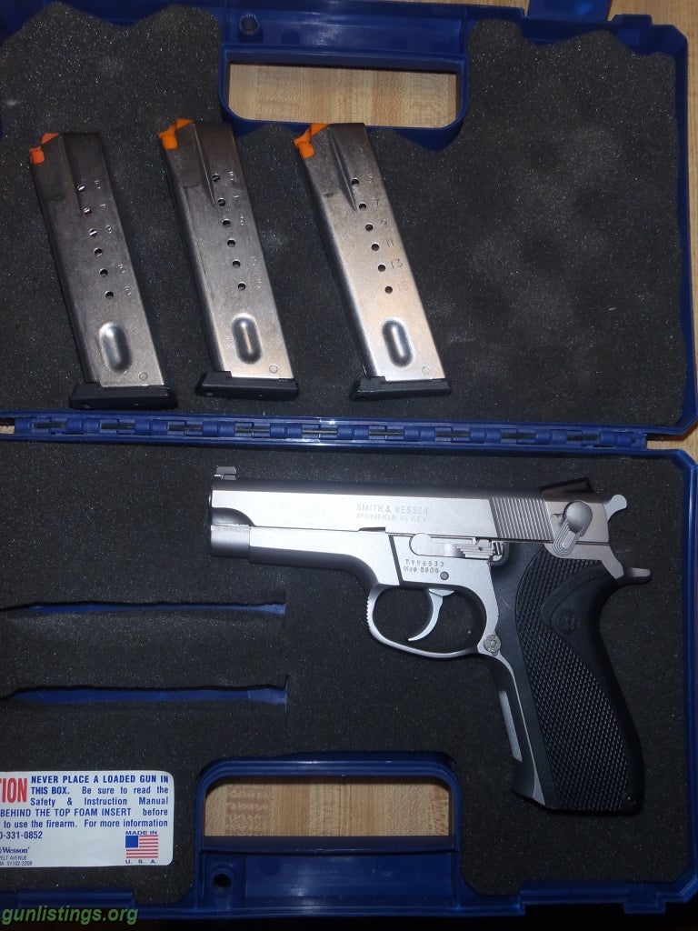 Pistols Smith & Wesson 5906 9mm