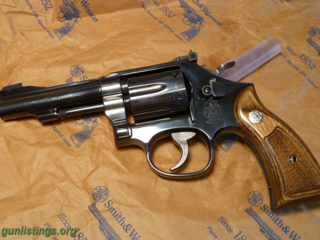 Pistols SMITH & WESSON  CLASSIC   22lr