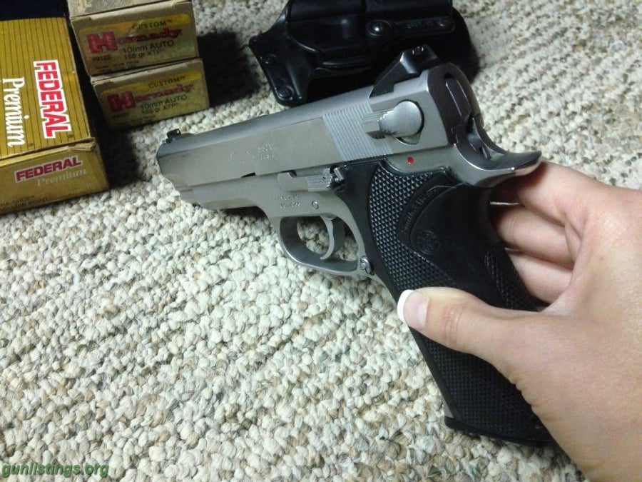 Pistols Smith & Wesson -- Model 1066 10MM W/100 ROUNDS