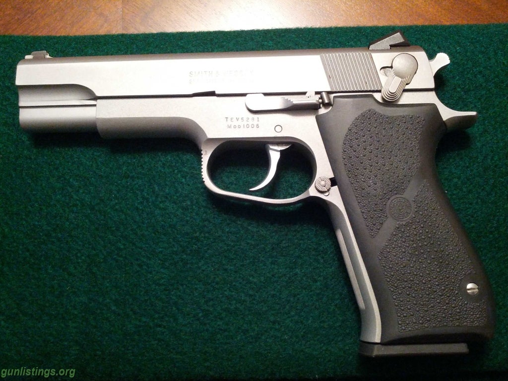 Pistols Smith & Wesson Model 1006 10MM