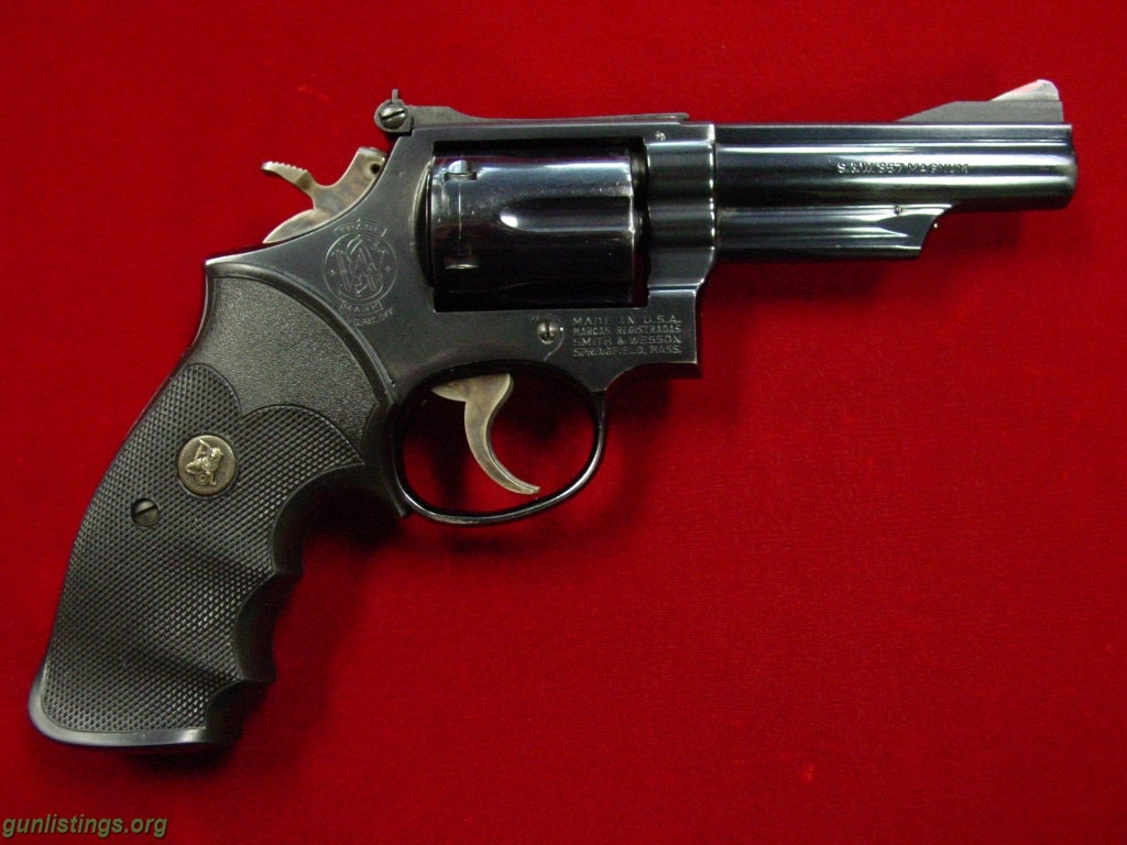 Pistols Smith & Wesson Model 19