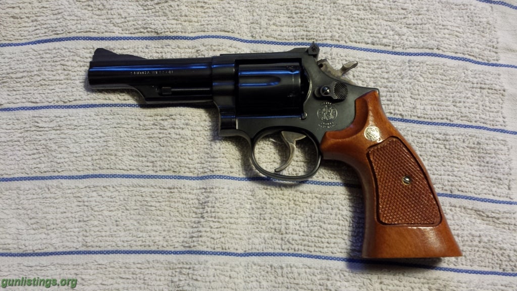 Pistols Smith & Wesson Model 19