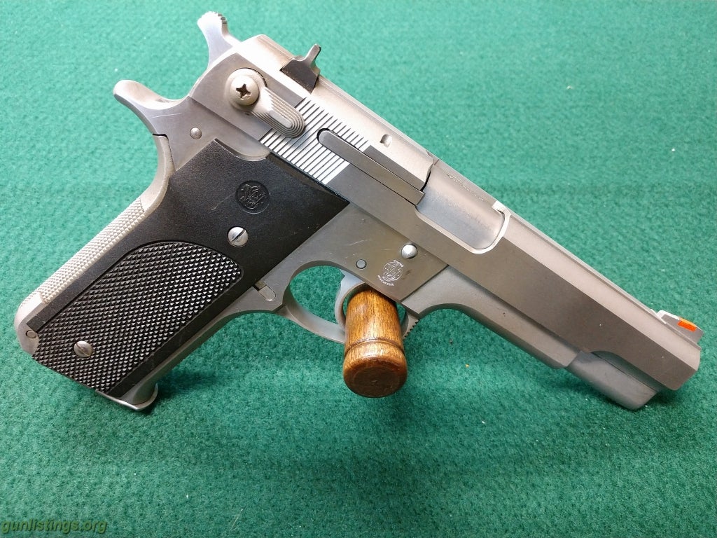 Pistols Smith & Wesson Model 645