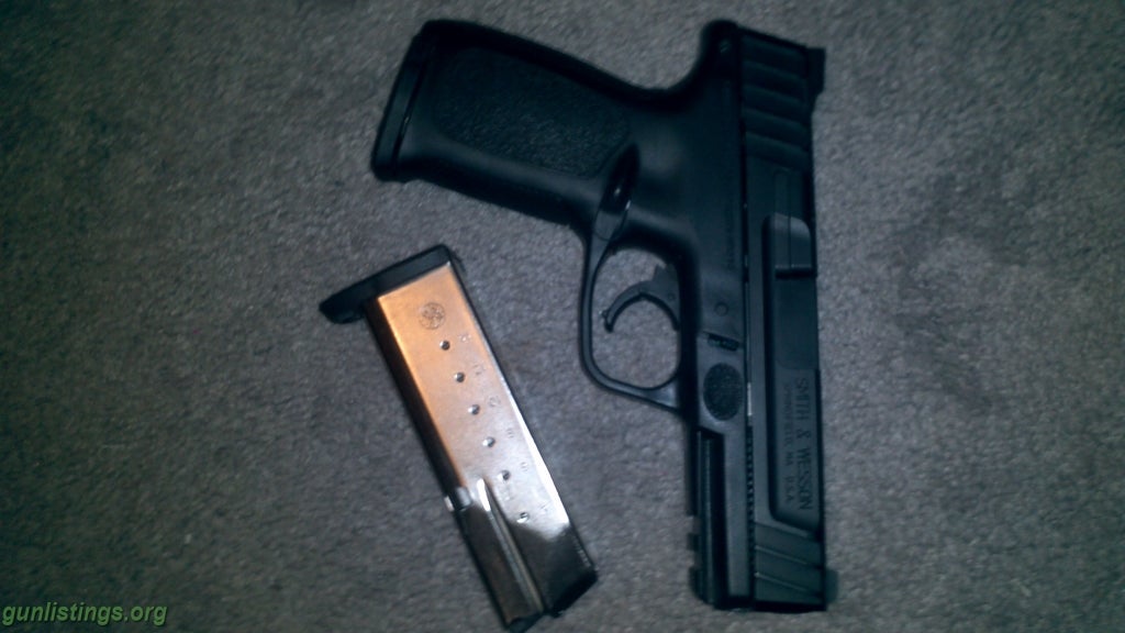 Pistols Smith & Wesson SD40