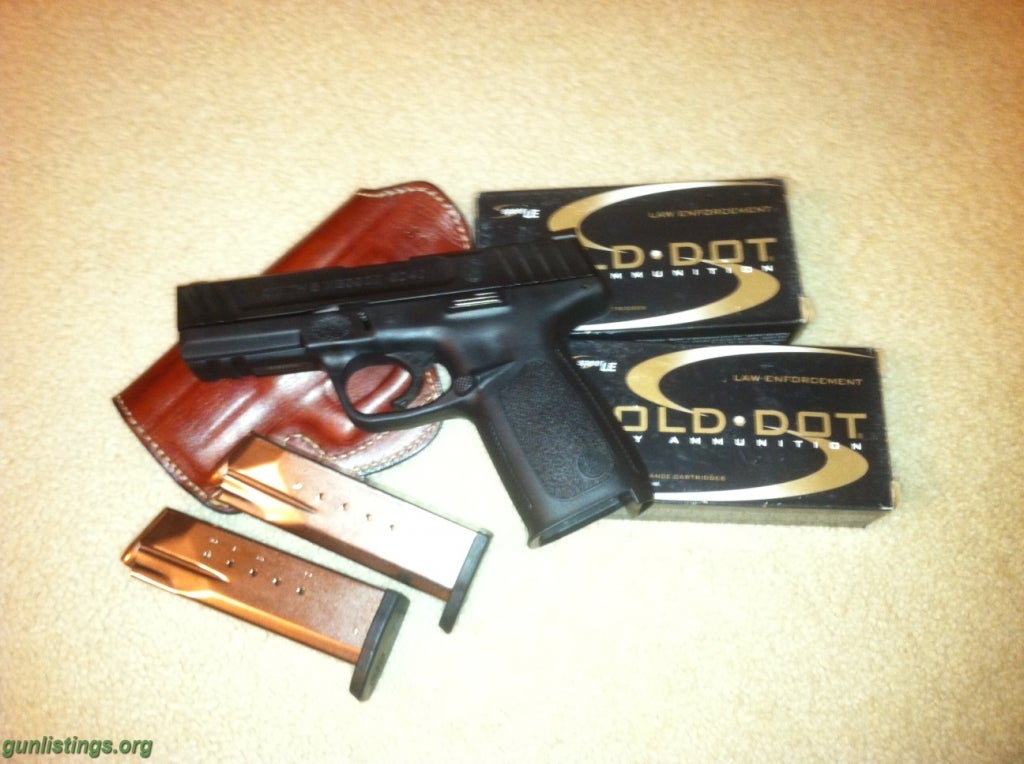 Pistols Smith & Wesson SD40 S&W SD 40 + Extras