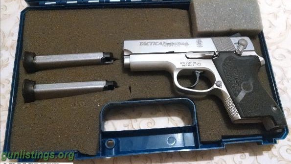 Pistols Smith & Wesson Tactical. 45 ACP