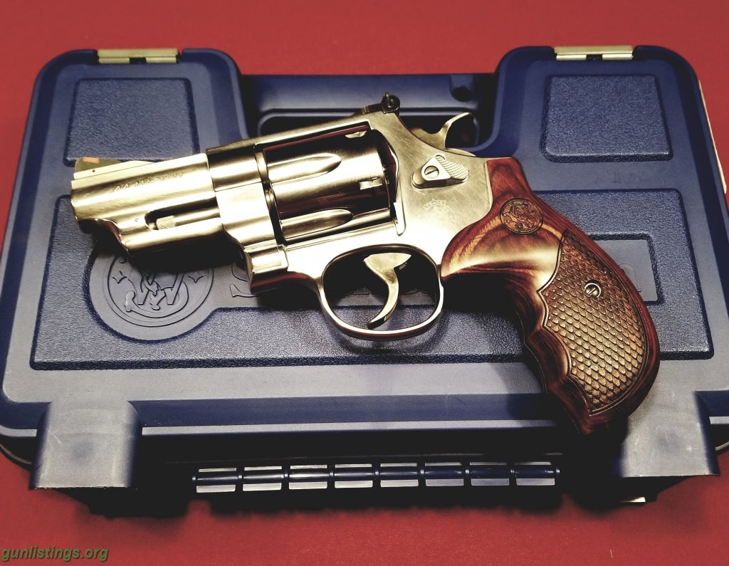 Pistols Smith And Wesson. 44 Magnum