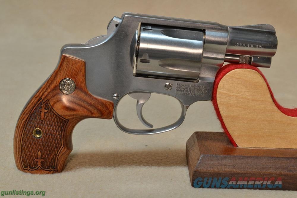 Pistols SMITH AND WESSON .38