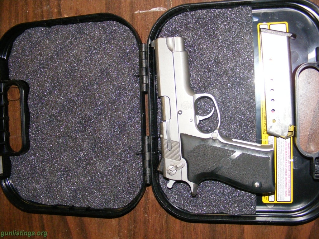 Pistols Smith And Wesson 45 $450.00 Obo