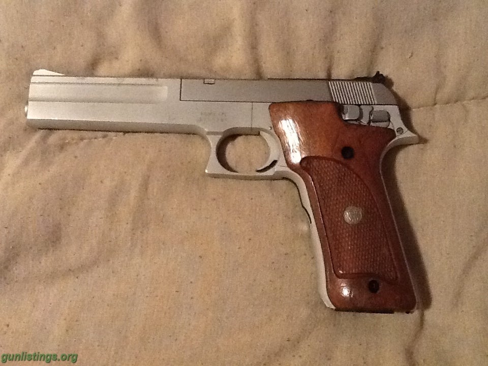 Pistols Smith And Wesson 622