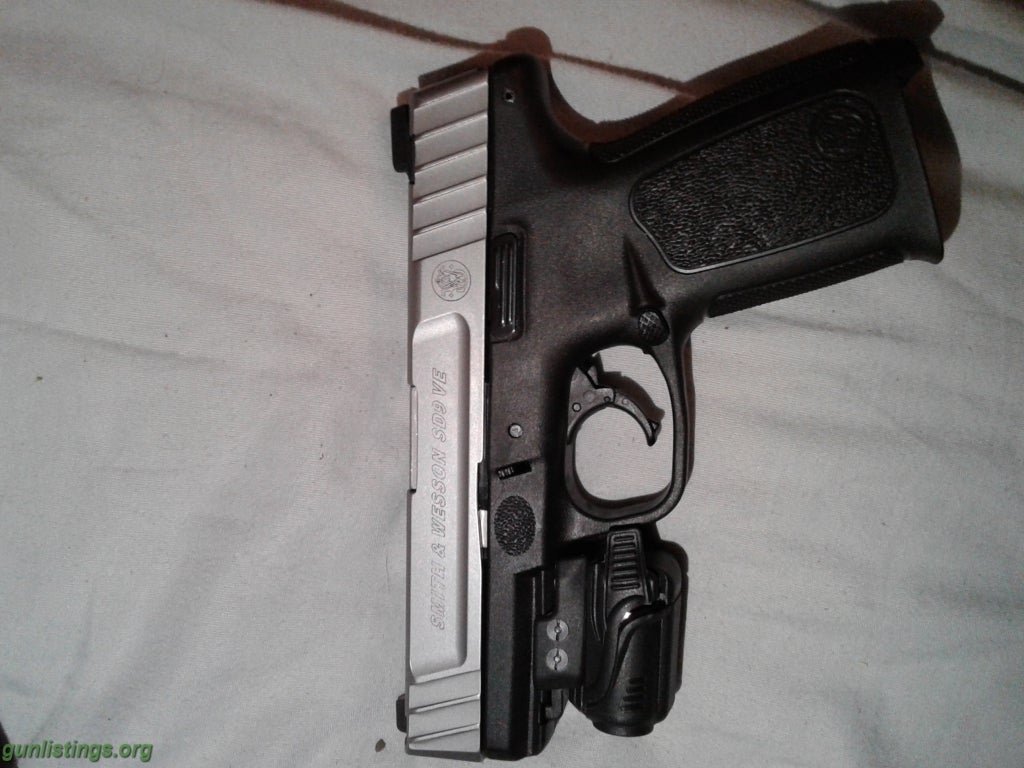 Pistols Smith And Wesson SD9VE With Crimson Trace Rail Light