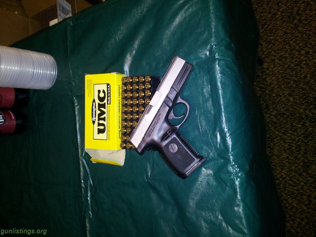 Pistols SMITH AND WESSON SIGMA 40