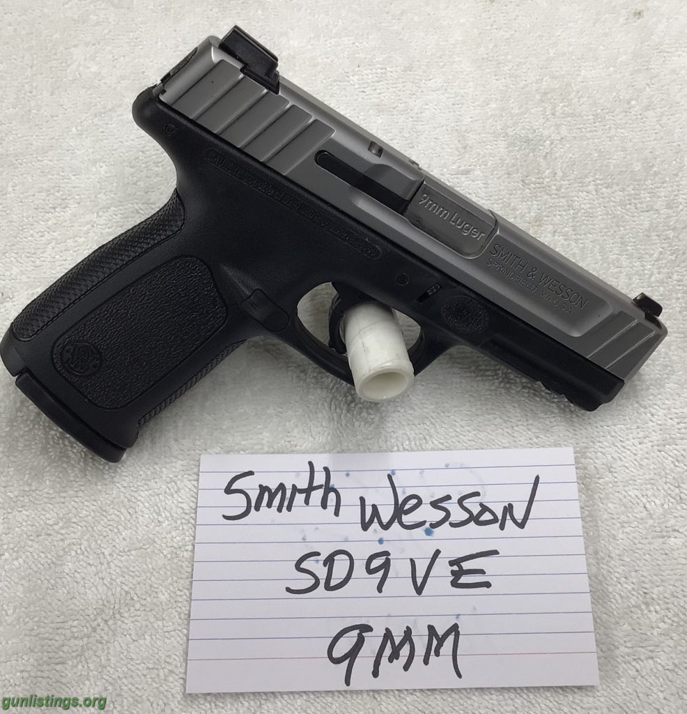 Pistols Smith Wesson. 9mm
