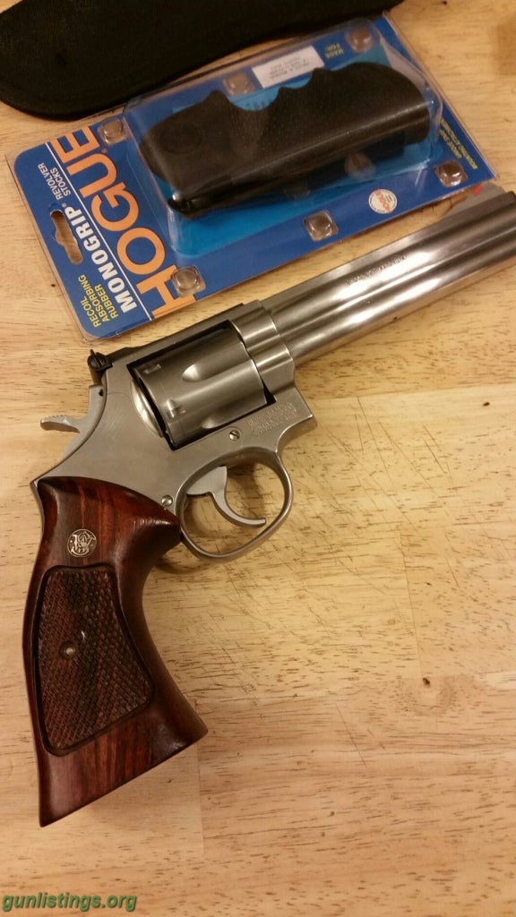 Pistols Smith Wesson 686-1