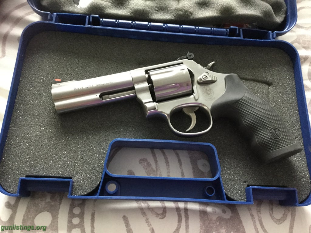 Pistols Smith Wesson 686 Plus 4 Inch