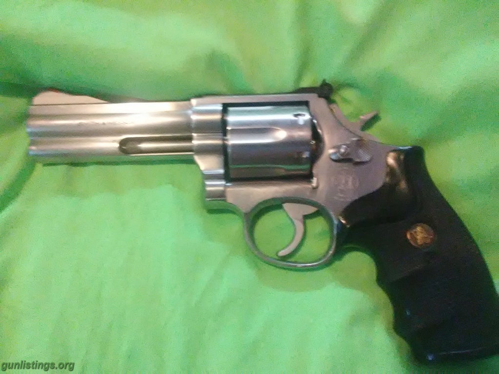 Pistols SMITH WESSON 686 STAINLESS DISTINGUISHED COMBAT 357 MAG