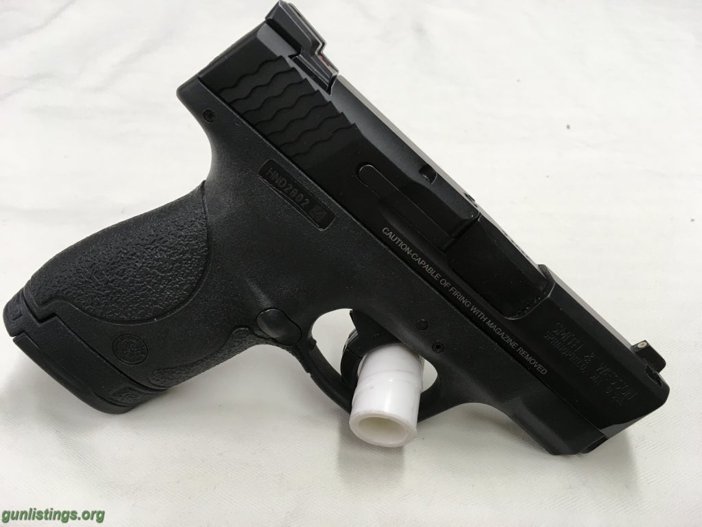 Pistols Smith-Wesson 40 Cal NIGHT SIGHTS