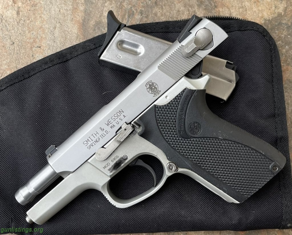 Pistols Smith&Wesson 6906